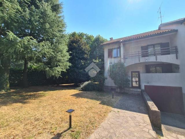 Villa Indipendente in vendita a Robecco Sul Naviglio, Lombardia