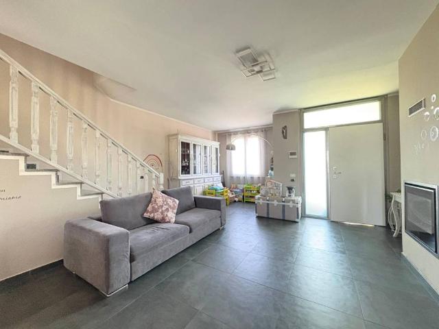 Villa Indipendente in vendita a Robecco Sul Naviglio, Lombardia