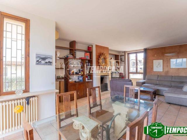 Villa Indipendente in vendita a Robecco Sul Naviglio, Lombardia