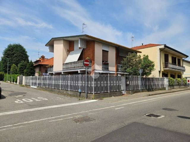 Villa Indipendente in vendita a Robecco Sul Naviglio, Lombardia