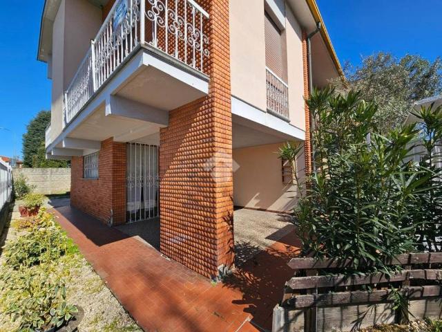 Villa Indipendente in vendita a Robecco Sul Naviglio, Lombardia