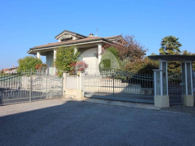 Villa Indipendente in vendita a Rocca de' Baldi, Cuneo