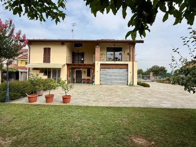 Villa Indipendente in vendita a Rocca de' Baldi, Cuneo