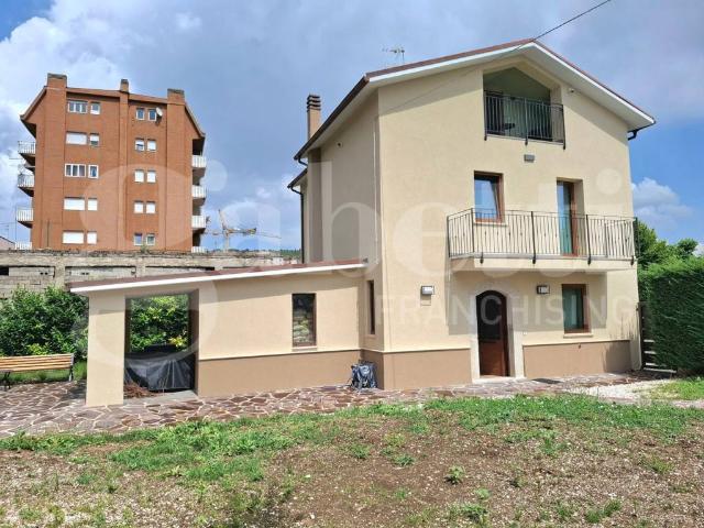 Villa Indipendente in vendita a Rocca Di Mezzo, Abruzzo
