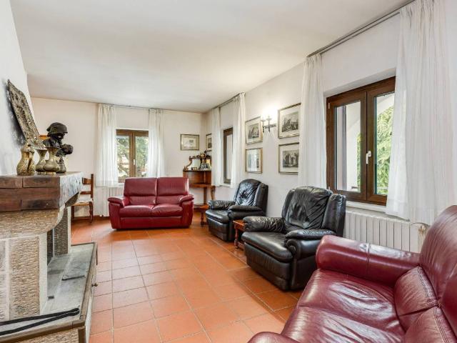 Villa Indipendente in vendita a Rocca Di Mezzo, Abruzzo