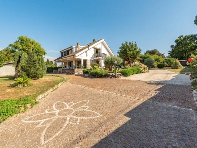 Villa Indipendente in vendita a Roma Capitale, Lazio