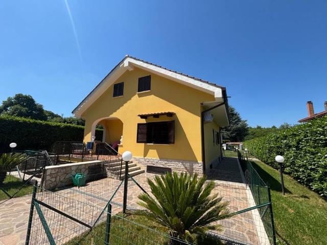 Villa Indipendente in vendita a Roma Capitale, Lazio