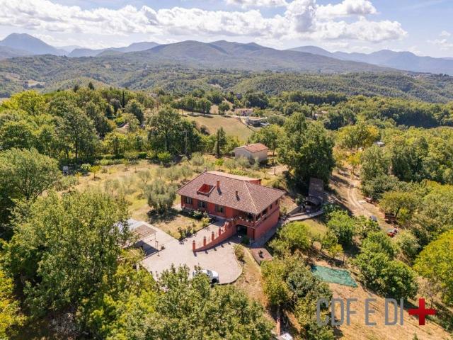 Villa Indipendente in vendita a Rocca Sinibalda, Rieti