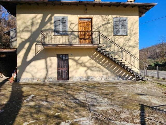 Villa Indipendente in vendita a Rocca Susella, Lombardia
