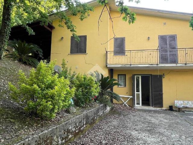 Villa Indipendente in vendita a Roccabascerana, Campania