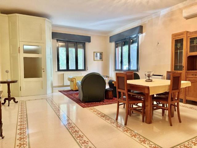 Villa Indipendente in vendita a Roccabianca, Reggio Emilia