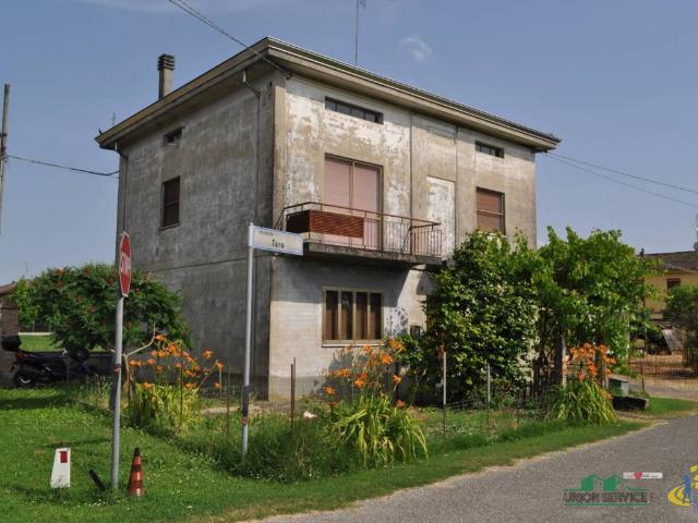 Villa Indipendente in vendita a Roccabianca, Reggio Emilia