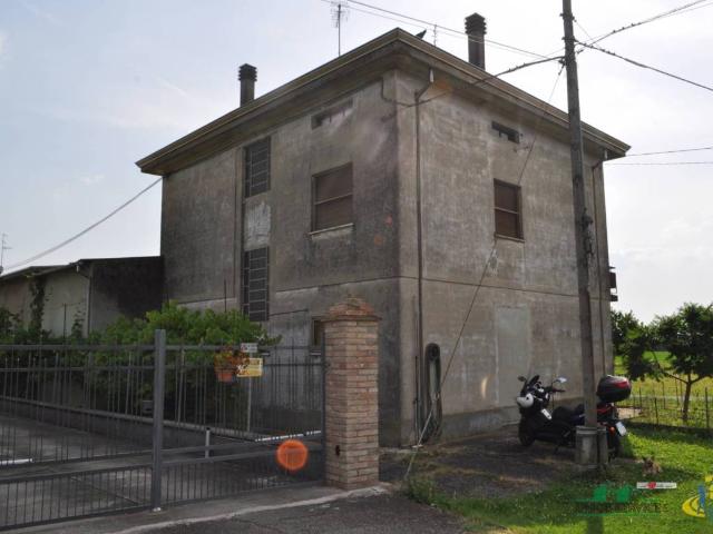 Villa Indipendente in vendita a Roccabianca, Reggio Emilia