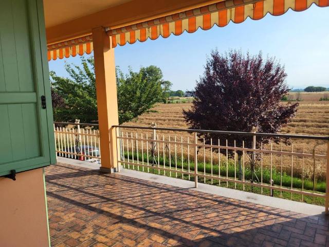 Villa Indipendente in vendita a Roccabianca, Reggio Emilia