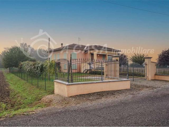 Villa Indipendente in vendita a Fossa, Roccabianca