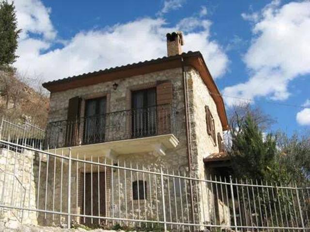 Villa Indipendente in vendita a Unione dei comuni Terre dei Peligni, Roccacasale