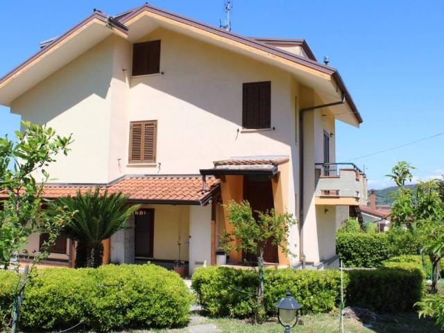 Villa Indipendente in vendita a Roccadaspide, Campania