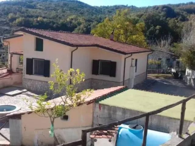 Villa Indipendente in vendita a Roccagloriosa, Campania
