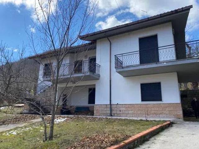 Villa Indipendente in vendita a Roccamonfina, Caserta