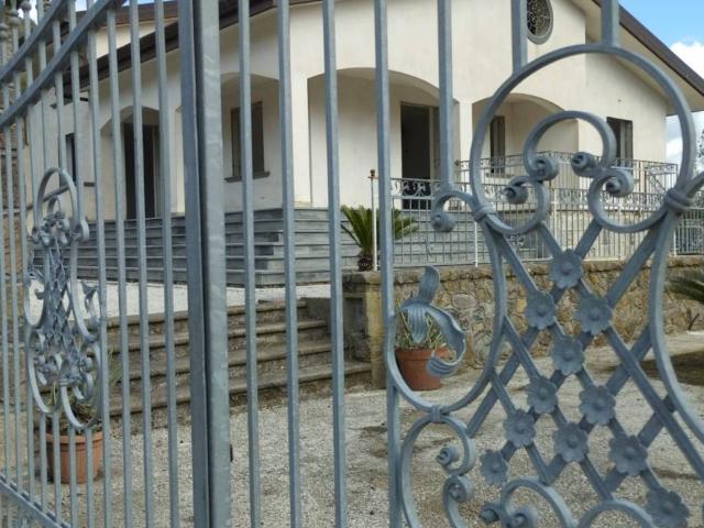 Villa Indipendente in vendita a Roccamonfina, Campania