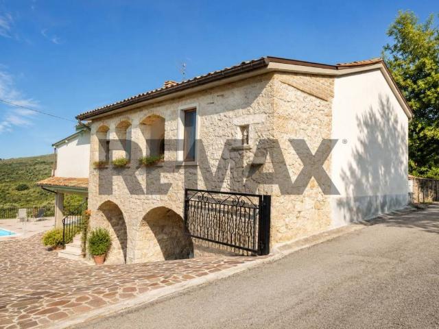 Villa Indipendente in vendita a Roccamorice, Abruzzo
