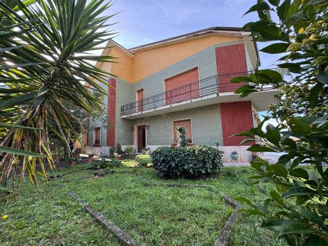 Villa Indipendente in vendita a Roccasecca, Lazio