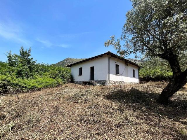 Villa Indipendente in vendita a Roccasecca, Lazio