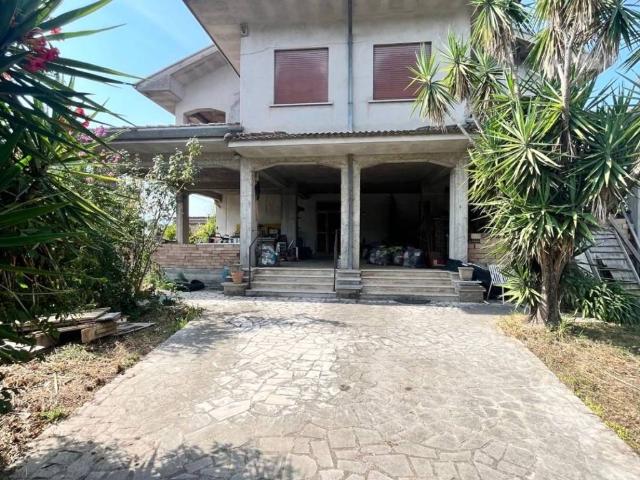 Villa Indipendente in vendita a Roccasecca, Lazio