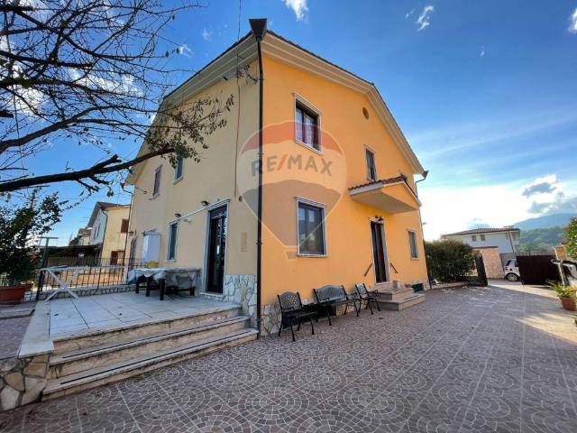Villa Indipendente in vendita a Rocchetta A Volturno, Molise