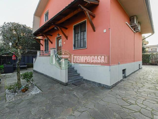 Villa Indipendente in vendita a Rodano, Lombardia