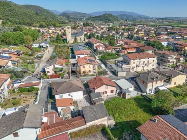 Villa Indipendente in vendita a Rodengo Saiano, Brescia