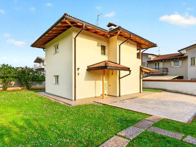 Villa Indipendente in vendita a Rodengo, Rodengo Saiano