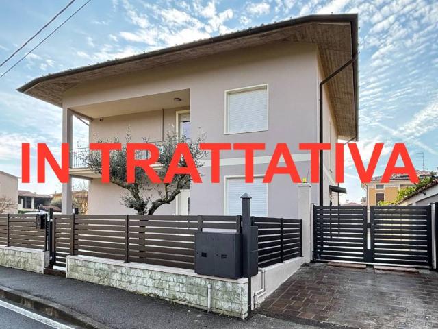 Villa Indipendente in vendita a Rodengo Saiano, Lombardia