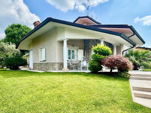Villa Indipendente in vendita a Rodengo Saiano, Lombardia