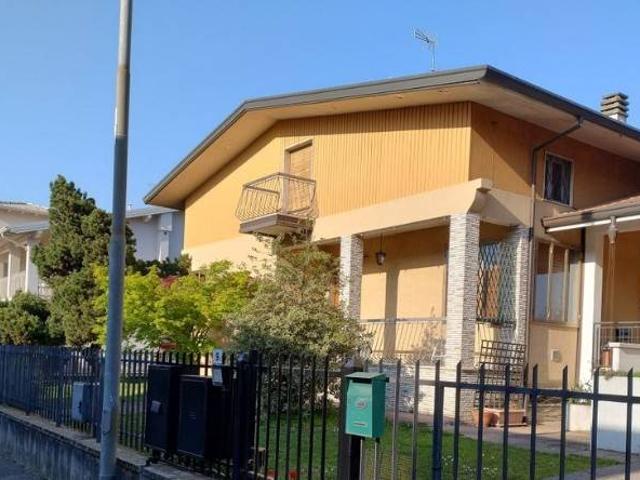 Villa Indipendente in vendita a Rodengo, Rodengo Saiano
