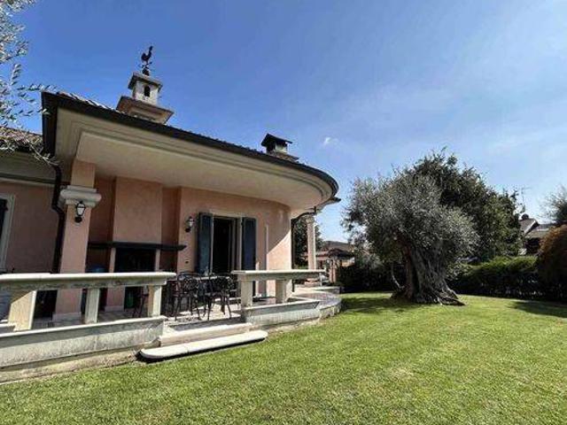 Villa Indipendente in vendita a Rodengo Saiano, Lombardia
