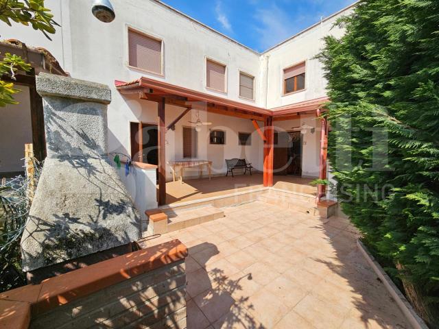 Villa Indipendente in vendita a Foce Varano, Puglia