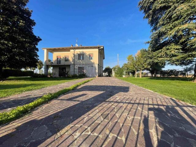 Villa Indipendente in vendita a Rodigo, Lombardia