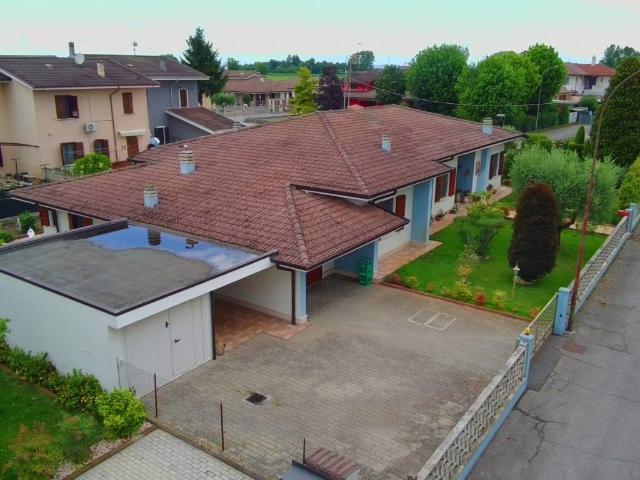 Villa Indipendente in vendita a Rodigo, Lombardia