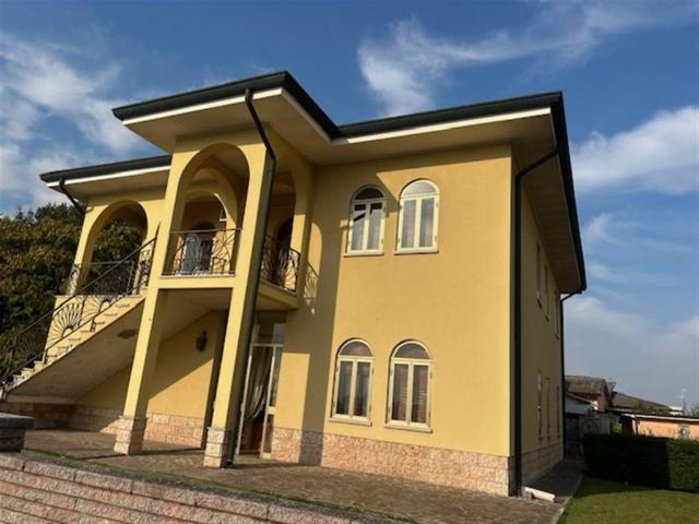 Villa Indipendente in vendita a Rivalta sul Mincio, Rodigo