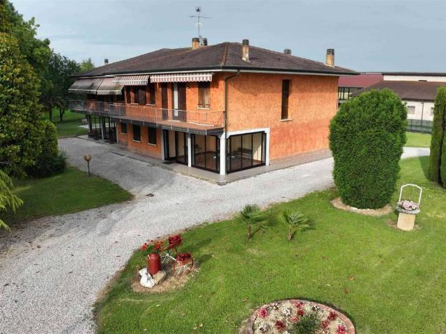 Villa Indipendente in vendita a Rodigo, Lombardia