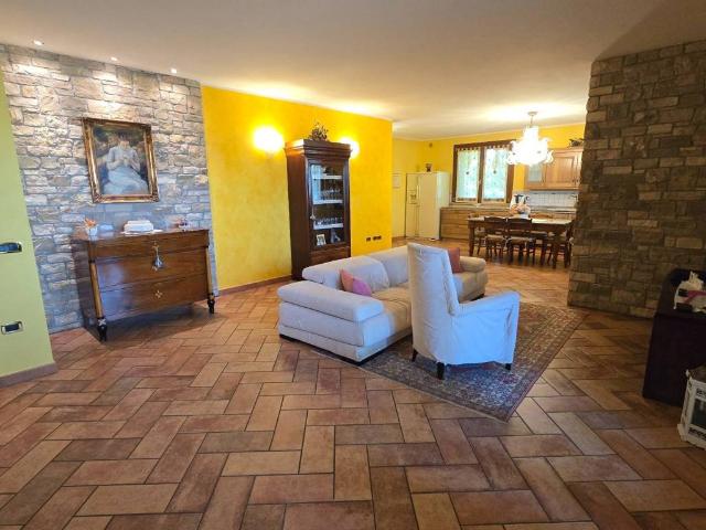Villa Indipendente in vendita a Rodigo, Lombardia