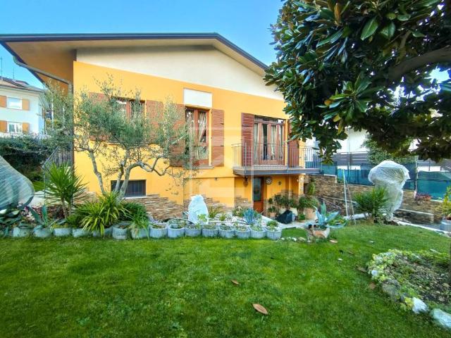 Villa Indipendente in vendita a Comunità montana della Valle Sabbia, Roè Volciano
