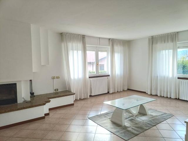 Villa Indipendente in vendita a Comunità montana della Valle Sabbia, Roè Volciano