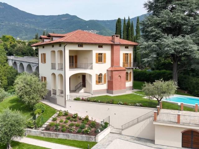 Villa Indipendente in vendita a Comunità montana della Valle Sabbia, Roè Volciano