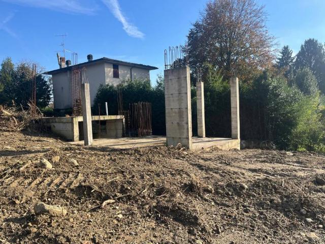 Villa Indipendente in vendita a Rogeno, Lombardia