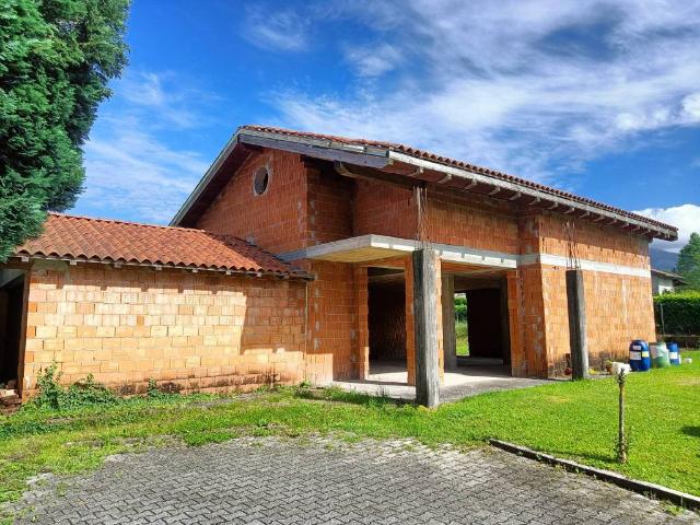 Villa Indipendente in vendita a Rogeno, Lombardia