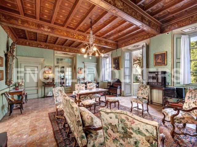 Villa Indipendente in vendita a Rogeno, Lombardia