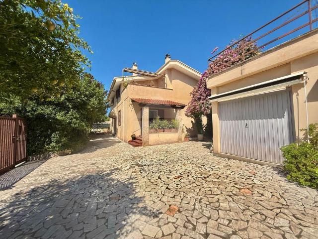 Villa Indipendente in vendita a Municipio Roma I, Roma Capitale