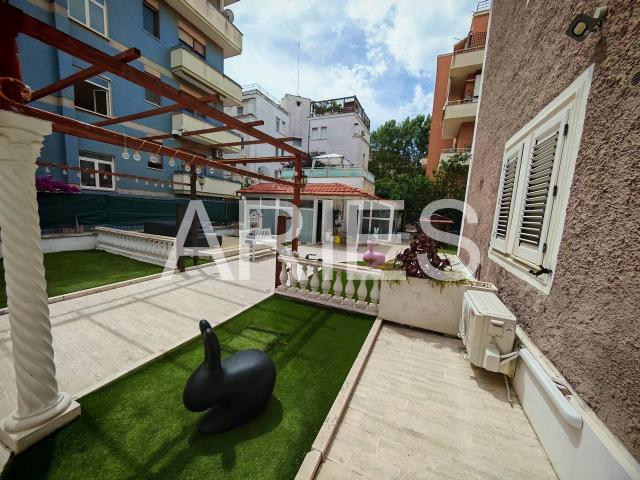 Villa Indipendente in vendita a Lido di Ostia, Roma Capitale